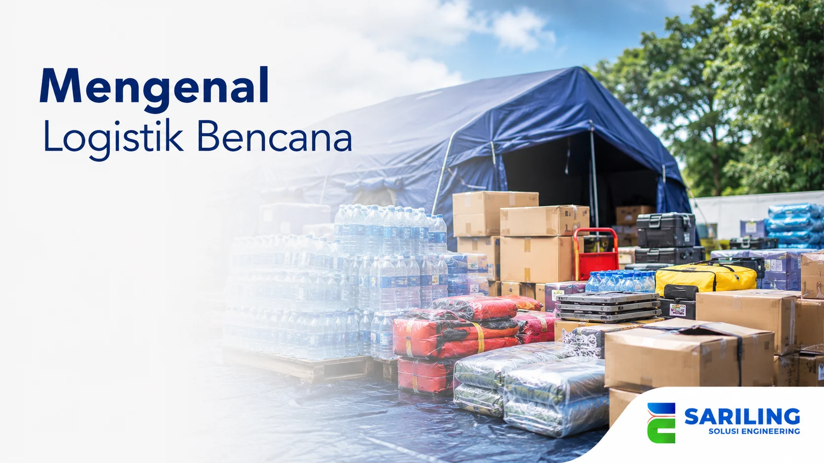 Area logistik bencana dengan tenda darurat dan berbagai perlengkapan bantuan yang siap didistribusikan saat keadaan darurat.