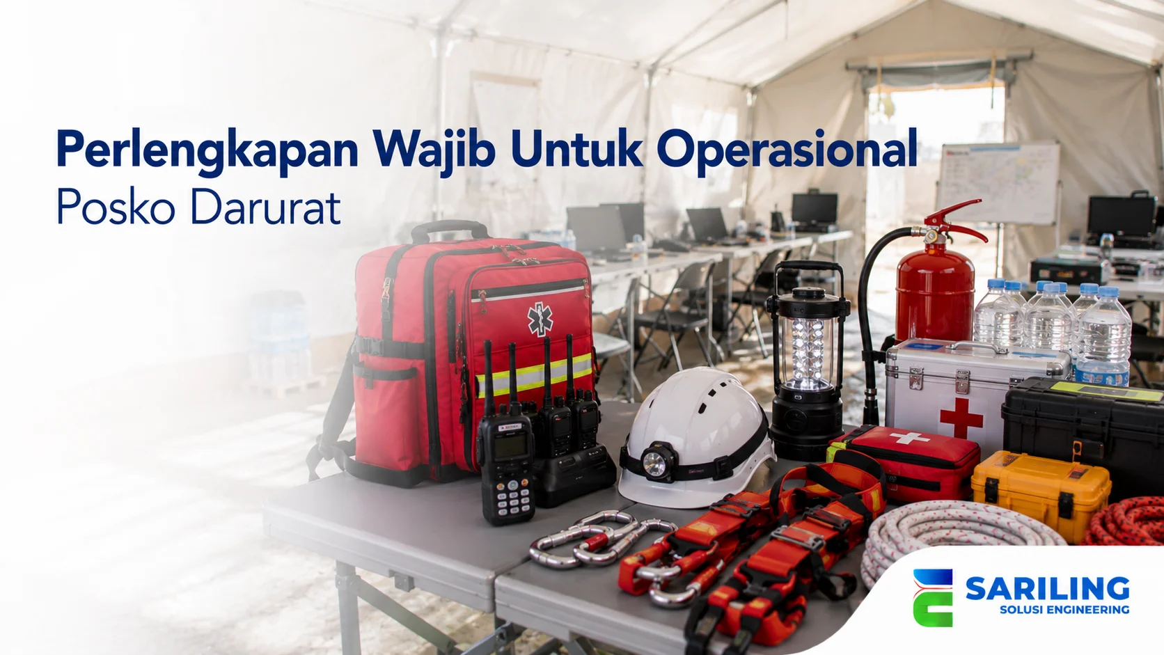 Perlengkapan wajib operasional posko darurat seperti radio komunikasi, helm keselamatan, kotak P3K, dan peralatan pendukung tanggap bencana.